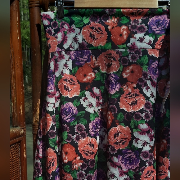 🍀3/15 🆕️ LulaRoe Floral Midi Skirt - Picture 2 of 4